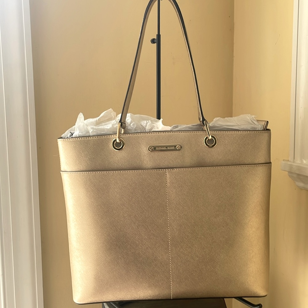 🌟Michael Kors NWT Gold Danville Tote -Classy& Useful 13.5”L x 11.5” H x 4” D